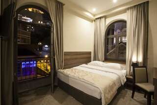 Отель Old Meidan Tbilisi Тбилиси Стандартный двухместный номер с 1 кроватью или 2 отдельными кроватями-1