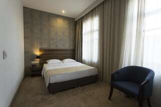 Отель Old Meidan Tbilisi Тбилиси Двухместный номер с 1 кроватью или 2 отдельными кроватями - Подходит для гостей с ограниченными физическими возможностями-1